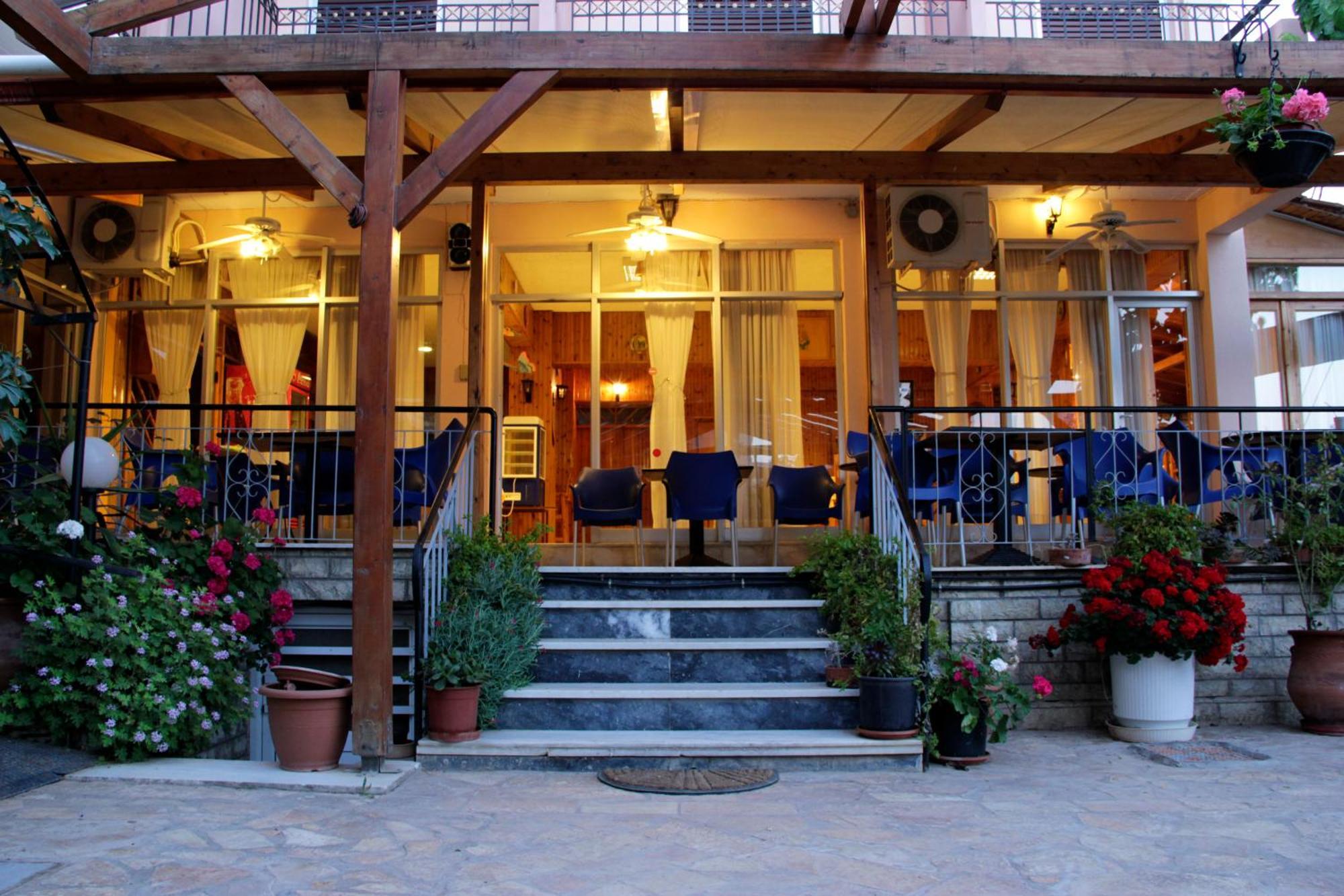 Agioi Pandes Hotel Galaxias מראה חיצוני תמונה