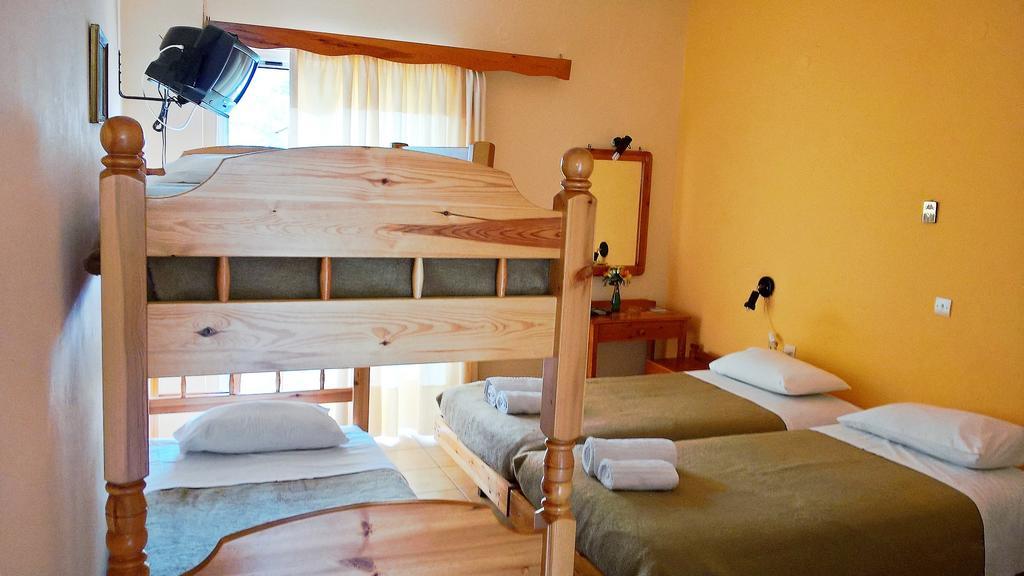 Agioi Pandes Hotel Galaxias מראה חיצוני תמונה