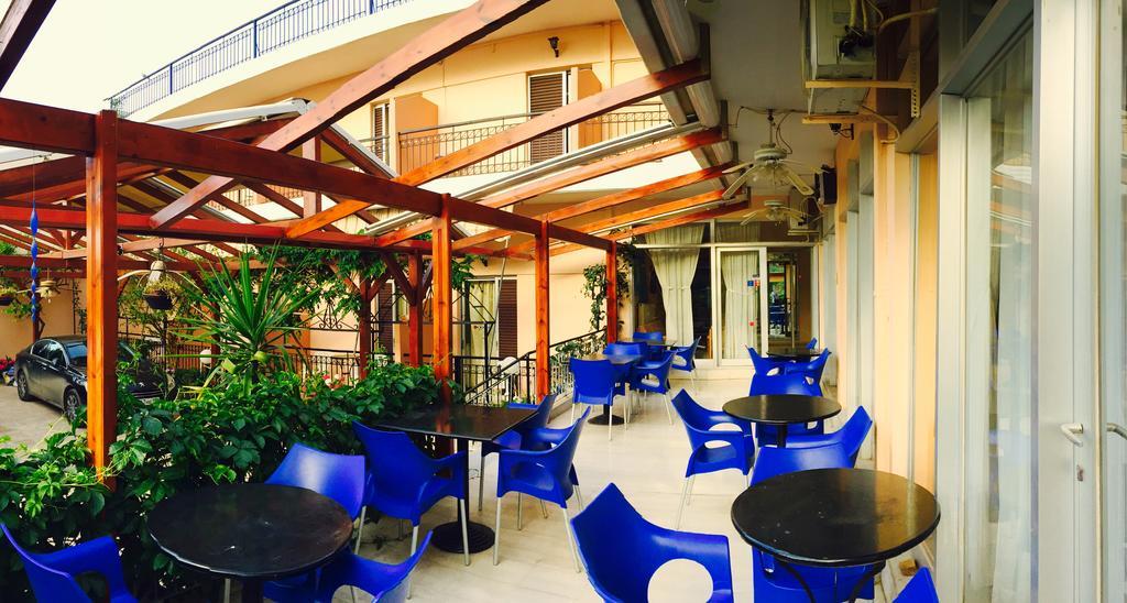 Agioi Pandes Hotel Galaxias מראה חיצוני תמונה