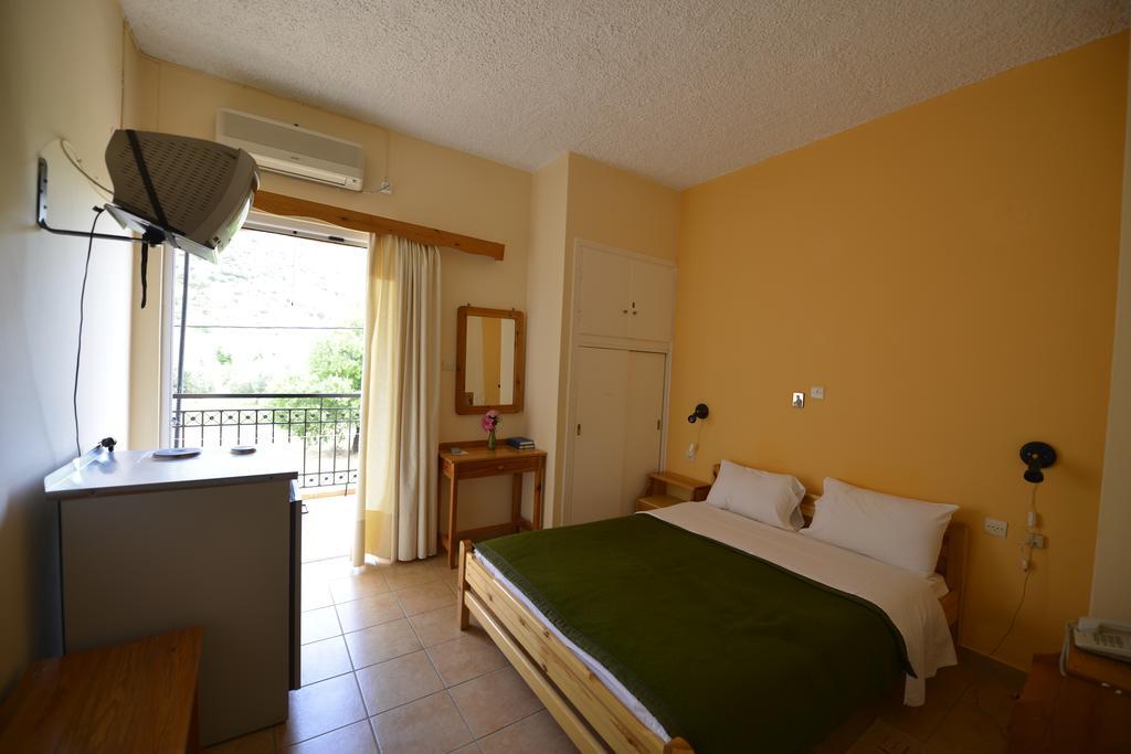 Agioi Pandes Hotel Galaxias מראה חיצוני תמונה