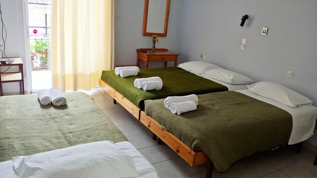 Agioi Pandes Hotel Galaxias מראה חיצוני תמונה